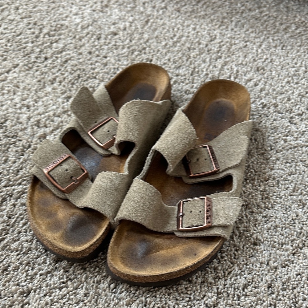 Birkenstock Sandals in Taupe Suede
